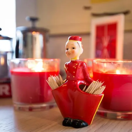 Vintage Schaetzchen Am Theater